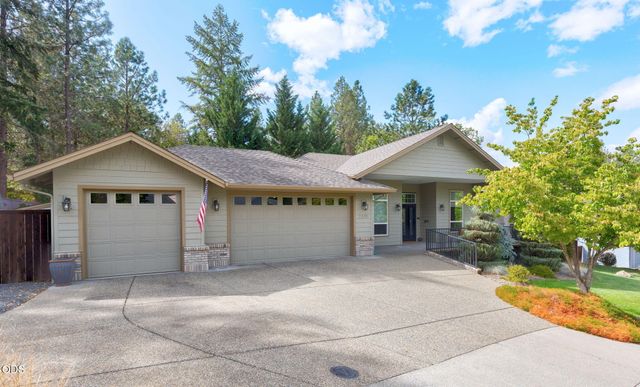 2212 SE Linden Lane, Grants Pass, OR 97527