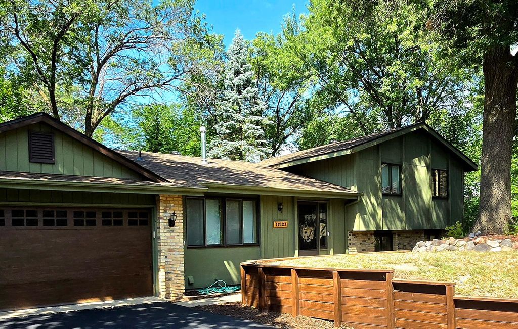 12123 Red Oak Court S, Burnsville, MN 55337 — exterior