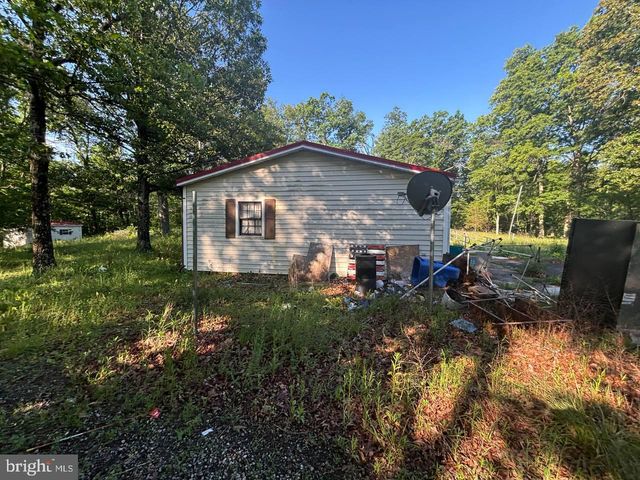 2 KENWIS DR, Paw Paw, WV 25434