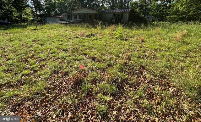 2 KENWIS DR, Paw Paw, WV 25434