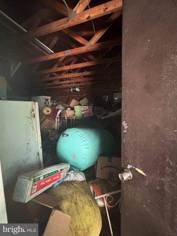 2 KENWIS DR, Paw Paw, WV 25434