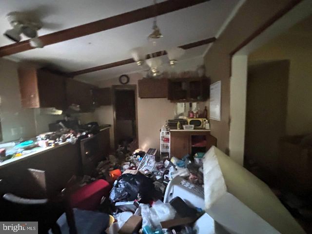 2 KENWIS DR, Paw Paw, WV 25434