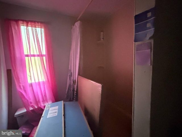 2 KENWIS DR, Paw Paw, WV 25434