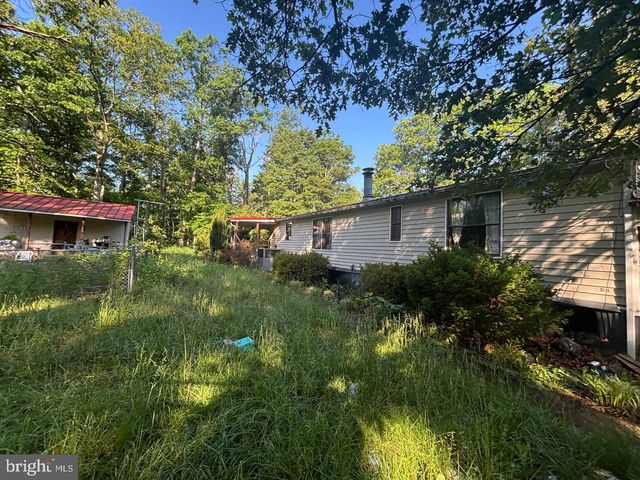 2 KENWIS DR, Paw Paw, WV 25434