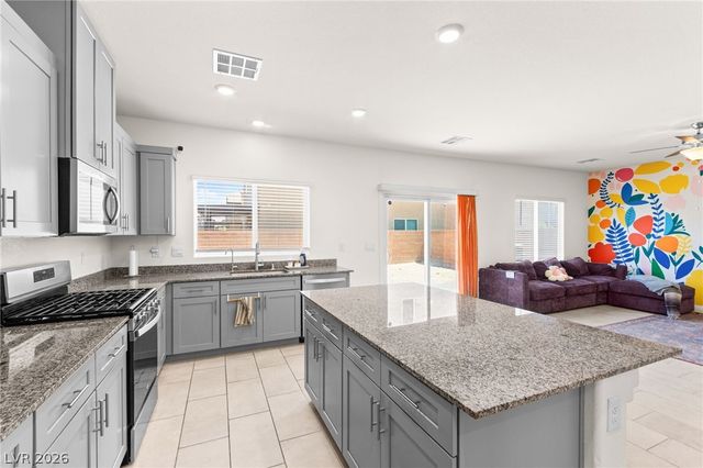 1880 Vass Springs Place, North Las Vegas, NV 89084