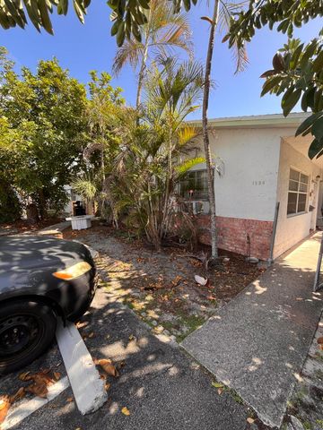 1304 NE 4th Street, Pompano Beach, FL 33060