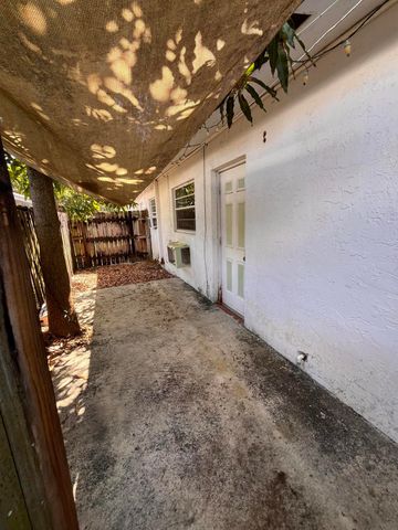 1304 NE 4th Street, Pompano Beach, FL 33060