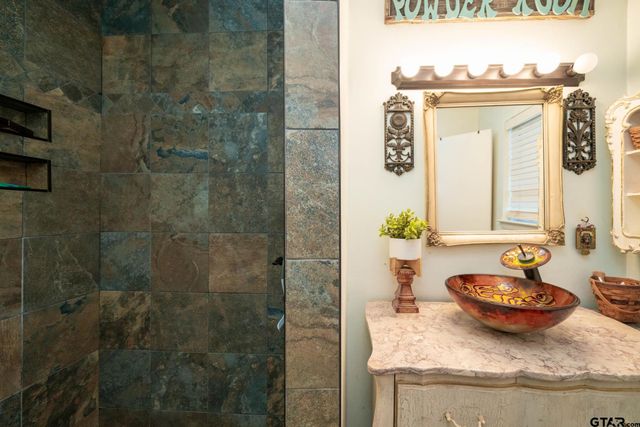 302 Laurel St, Kilgore, TX 75662