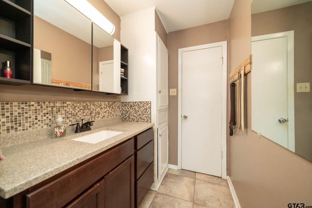 302 Laurel St, Kilgore, TX 75662