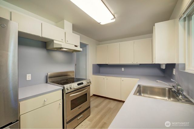 10550 NE 137th Place, Kirkland, WA 98034