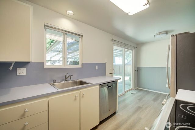 10550 NE 137th Place, Kirkland, WA 98034