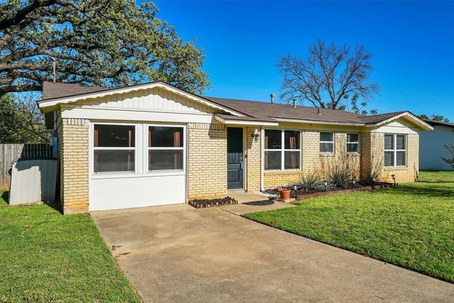 412 Fleming Drive, Hurst, TX 76053