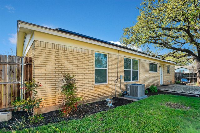 412 Fleming Drive, Hurst, TX 76053