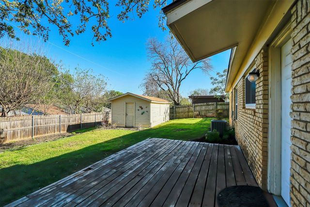 412 Fleming Drive, Hurst, TX 76053