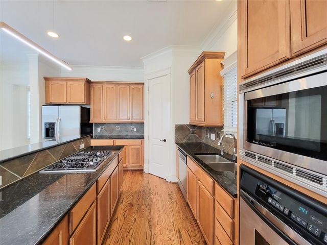 704 E 9th Street, Houston, TX 77007