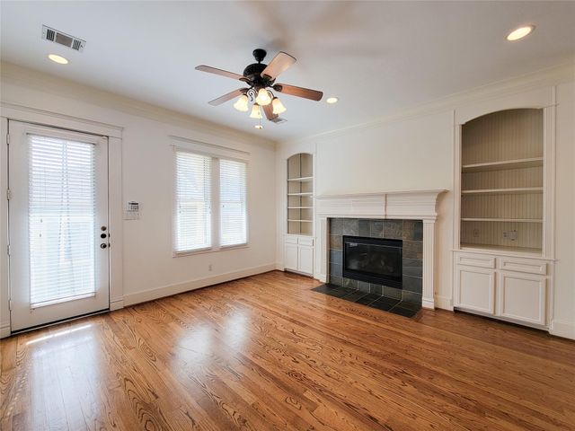 704 E 9th Street, Houston, TX 77007