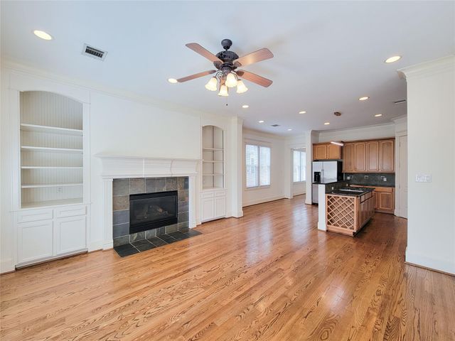 704 E 9th Street, Houston, TX 77007