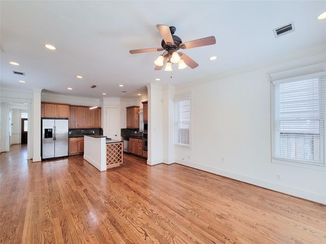 704 E 9th Street, Houston, TX 77007