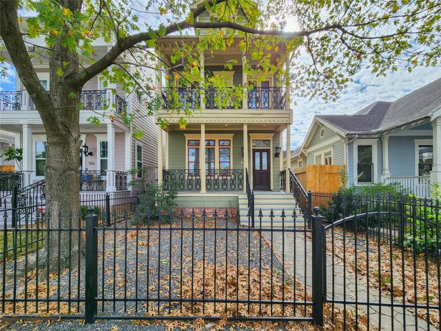 704 E 9th Street, Houston, TX 77007