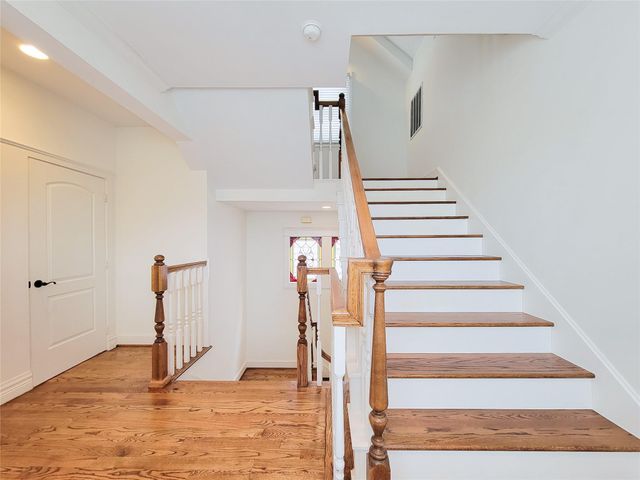 704 E 9th Street, Houston, TX 77007