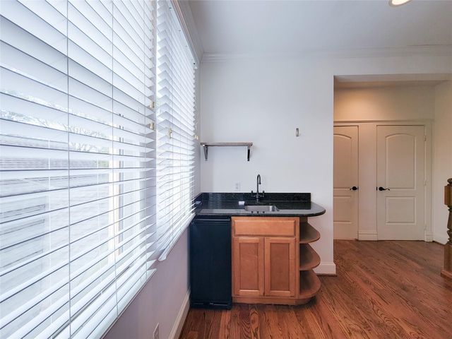 704 E 9th Street, Houston, TX 77007