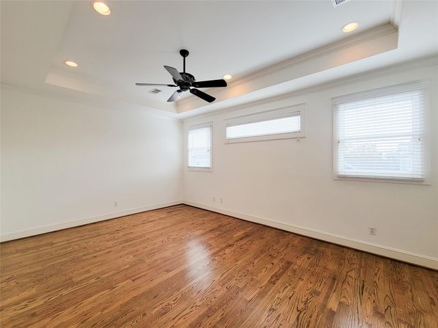 704 E 9th Street, Houston, TX 77007