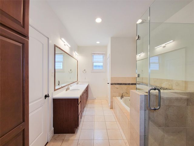 704 E 9th Street, Houston, TX 77007