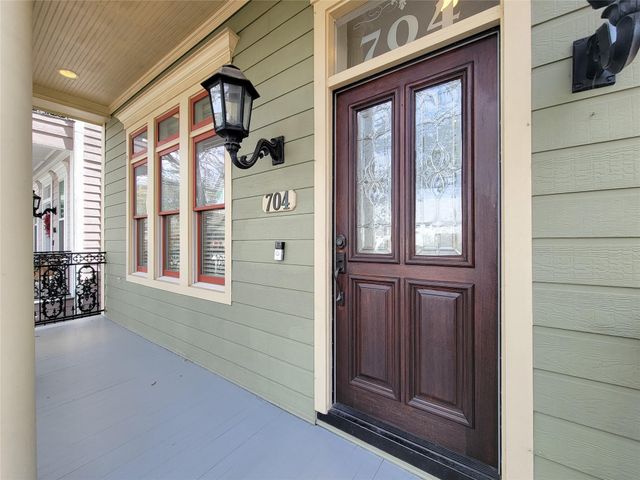 704 E 9th Street, Houston, TX 77007