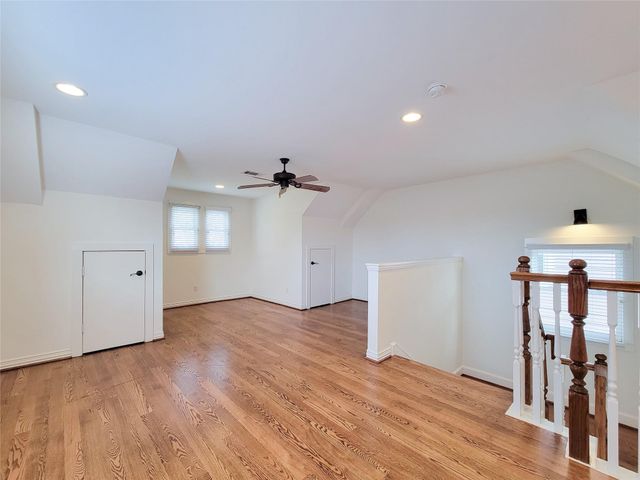 704 E 9th Street, Houston, TX 77007