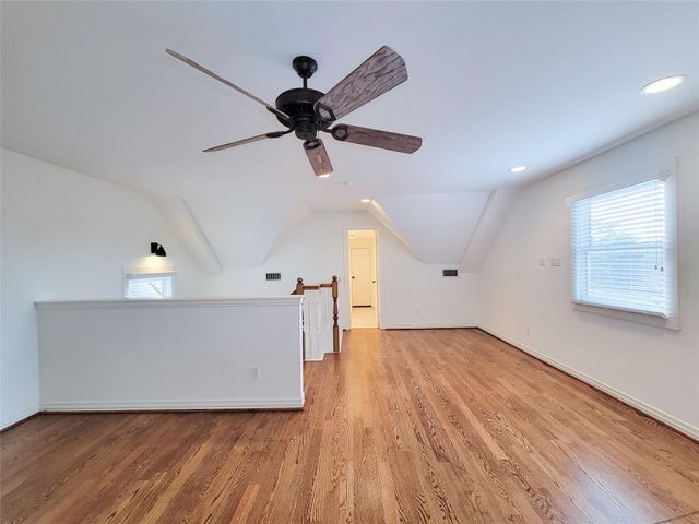 704 E 9th Street, Houston, TX 77007