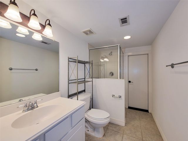 704 E 9th Street, Houston, TX 77007