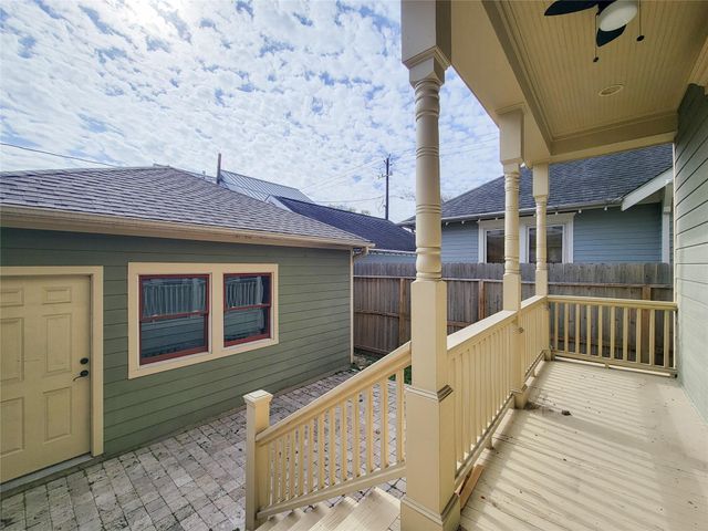 704 E 9th Street, Houston, TX 77007