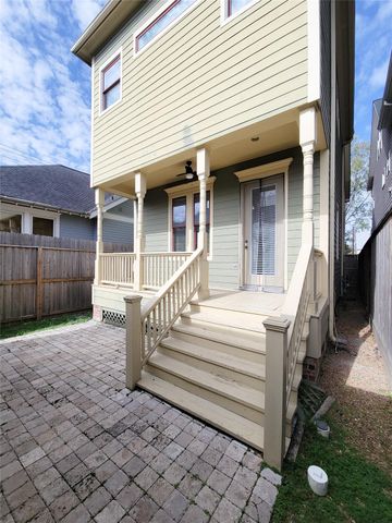 704 E 9th Street, Houston, TX 77007