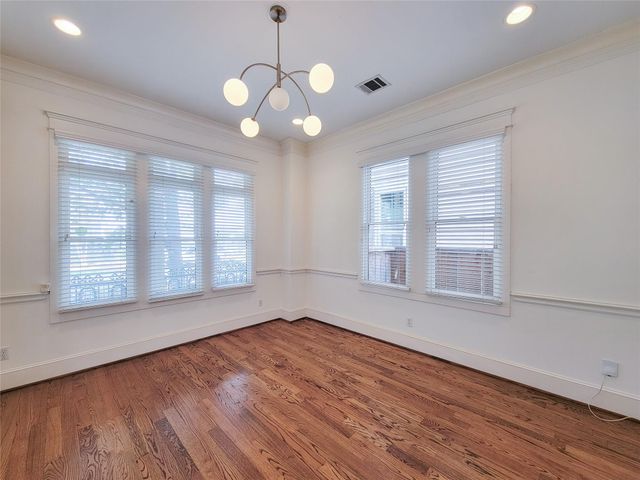 704 E 9th Street, Houston, TX 77007