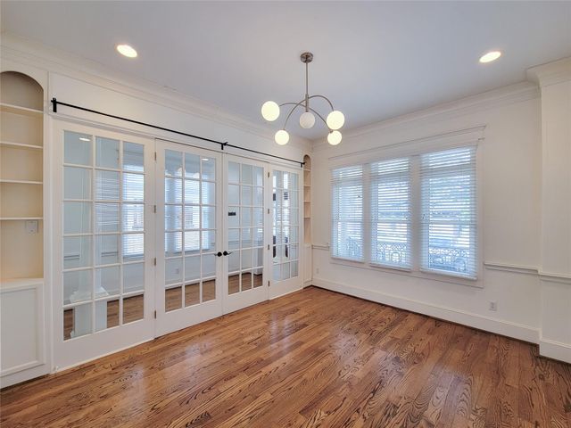 704 E 9th Street, Houston, TX 77007