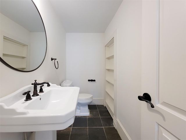 704 E 9th Street, Houston, TX 77007