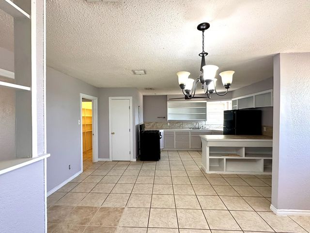 2812 Mariana Ave, Midland, OK 73115