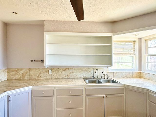 2812 Mariana Ave, Midland, OK 73115