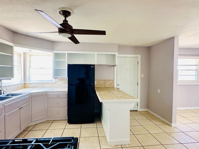 2812 Mariana Ave, Midland, OK 73115