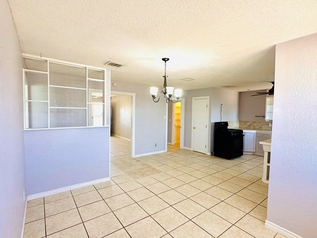 2812 Mariana Ave, Midland, OK 73115