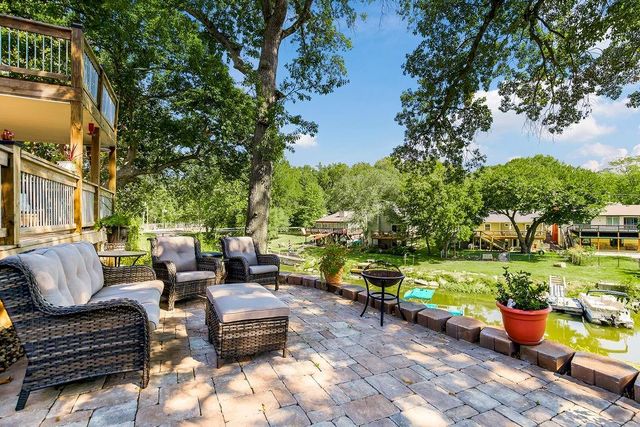 621 NW North Shore Drive, Lake Waukomis, MO 64151