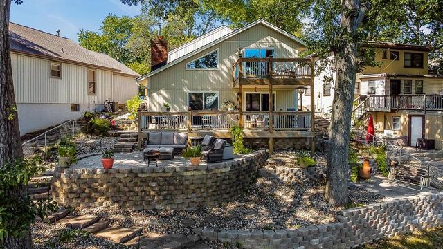 621 NW North Shore Drive, Lake Waukomis, MO 64151
