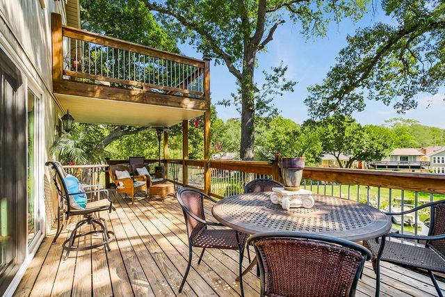 621 NW North Shore Drive, Lake Waukomis, MO 64151