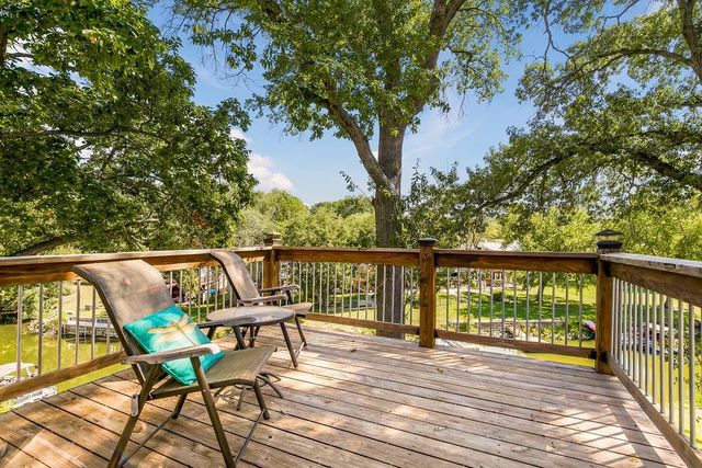 621 NW North Shore Drive, Lake Waukomis, MO 64151