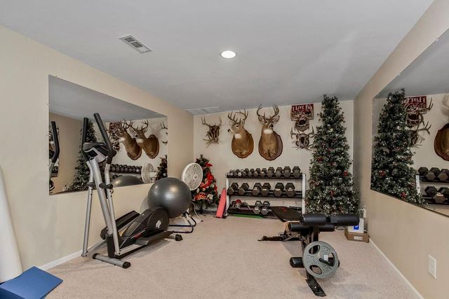 621 NW North Shore Drive, Lake Waukomis, MO 64151