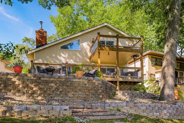 621 NW North Shore Drive, Lake Waukomis, MO 64151