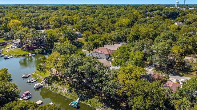 621 NW North Shore Drive, Lake Waukomis, MO 64151