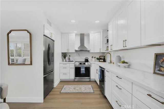 970 Palm Avenue 200, West Hollywood, CA 90069