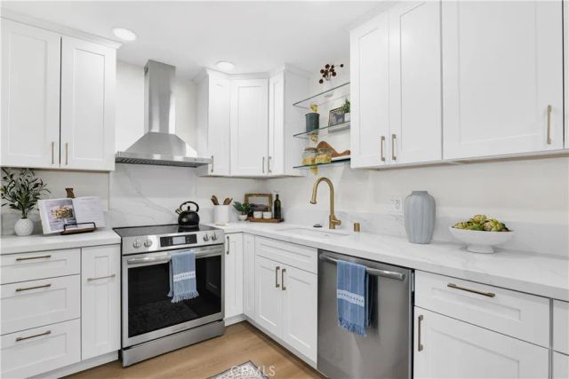 970 Palm Avenue 200, West Hollywood, CA 90069