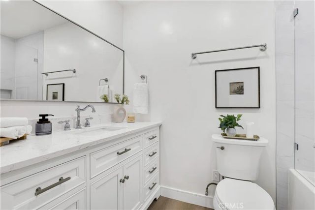 970 Palm Avenue 200, West Hollywood, CA 90069